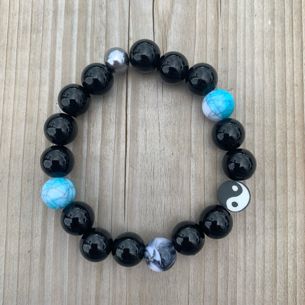 5/$20 ENTIRE SHOP CLEARANCE Yin & yang ☯️ handmade unisex beaded bracelet